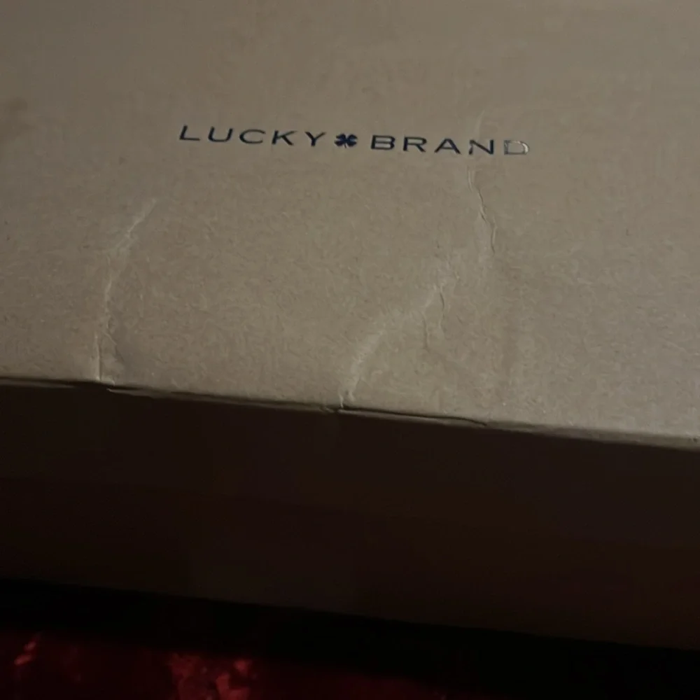 Lucky Brand LK Pallyon Daisy Sandals/ Pool Slides in White NEW Sz 8 - Picture 11 of 12